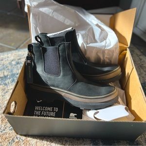 Men’s Sorel Chelsea winter boots NWT and never worn. Still in box. Size 10